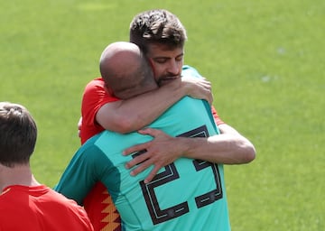 Gerard Piqué and Pepe Reina.