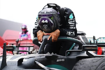 El piloto inglés de Fórmula 1, Lewis Hamilton, celebra su séptimo Mundial en el Gran Premio de Turquía.