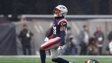 FOXBOROUGH, MASSACHUSETTS - JANUARY 18: Jaylinn Hawkins #21 of the New England Patriots reacts after a tackle against the Houston Texans during the first quarter in the AFC Divisional Playoff game at Gillette Stadium on January 18, 2026 in Foxborough, Massachusetts. Adam Glanzman/Getty Images/AFP (Photo by Adam Glanzman / GETTY IMAGES NORTH AMERICA / Getty Images via AFP)