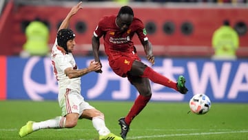 El árbitro rectificó su propia decisión en el penalti a Mané tras consultarlo con el VAR