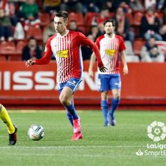 Un gol de Álvaro Vázquez somete al Cádiz en El Molinón