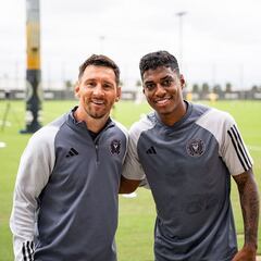 Emerson comparte con Messi a la espera de definir su futuro