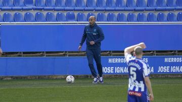 "Los que han difundido esos comentarios falsos no son del Alavés y no me preocupan"