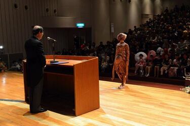 Una graduación universitaria con cosplays de juegos