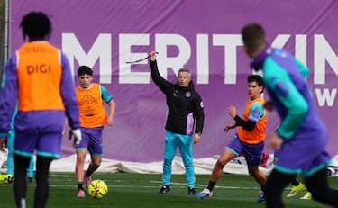 Escribá: “Uno ve el potencial del equipo y lo ve ganando los 16 partidos”