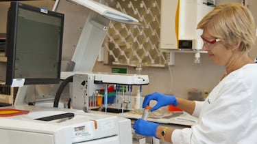 Anatomía patológica: tres cursos para especializarte en esta rama médica al alza