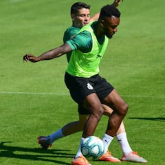 Cristóbal mete músculo en el centro del campo