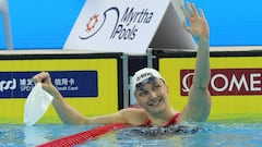 Katinka Hosszu of Hungary celebra su victoria en la final de 400 metros estilos de los Mundiales de Piscina Corta de Hangzhou.