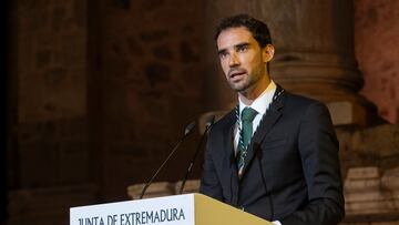 El atleta Álvaro Martín interviene durante el acto institucional de entrega de las Medallas de Extremadura, con motivo del Día de la Comunidad, en el Teatro Romano de Mérida, a 7 de septiembre de 2024, en Mérida, Badajoz, Extremadura (España). El acto será conducido y presentado por la periodista extremeña Ángeles Blanco y el discurso ciudadano corresponderá al escritor, poeta y novelista extremeño Diego Doncel Manzano. En esta ocasión, el himno de Extremadura será interpretado por el artista Paco Arrojo y se podrá disfrutar de las actuaciones de la Orquesta de Extremadura, la cantante Soraya Arnelas, así como del Coro de Cámara de Extremadura.
07 SEPTIEMBRE 2024;DÍA DE EXTREMADURA;TEATRO ROMANO;MEDALLAS;PREMIOS;
Jorge Armestar / Europa Press
07/09/2024