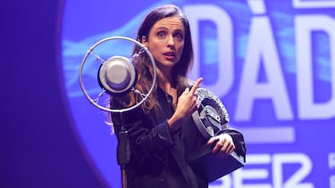 Leticia Dolera recoge el Premio a la Personalidad Cultural del Año en la primera edición de La Nit de la Ràdio, reconocida por el impacto de su serie Pubertat.