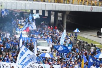 Las calles de Bogotá se pintan de azul y blanco