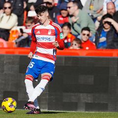 Neva regresó con división en la grada