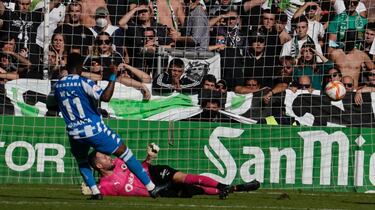 No, nunca se ve mejor en la tele. Y este, menos.