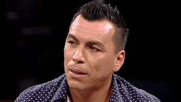 El ídolo albo reveló uno de los episodios más duros de su vida en el programa Llegó Tu Hora de TVN. "Quiso tirarse al metro, creo que un amigo lo detuvo", dijo.