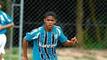 <b>NUEVA PERLA. </b>Douglas Costa está siendo una de las revelaciones del campeonato brasileño.