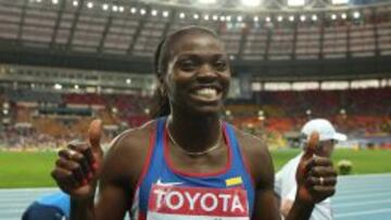 La atleta celebra su medalla de oro en Moscú 2013