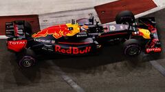 Max Verstappen con el Red Bull en Singapur.