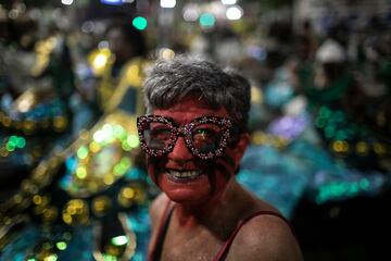 Estos días la ciudad brasileña se viste de gala para disfrutar del Carnaval 2023. Bailes, desfiles, samba... llenan de color la ciudad costera de Brasil, famosa por sus playas de Copacabana e Ipanema, la estatua del Cristo Redentor sobre el cerro del Corcovado y el morro Pan de Azúcar.