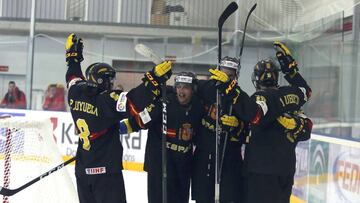 España gana a Nueva Zelanda, acaba primera y asciende