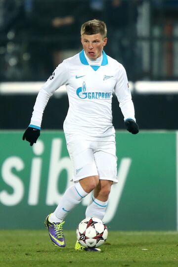 Trayectoria: Zenit de San Petersburgo, Arsenal F. C., Zenit de San Petersburgo, Arsenal F. C., Zenit de San Petersburgo, Kubán Krasnodar y F. C. Kairat. 