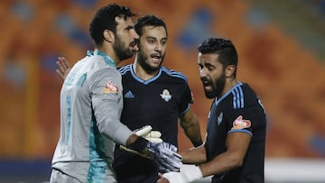 Soccer Football - Egyptian Premier League - Pyramids FC v Al Ahly - Cairo International Stadium, Cairo, Egypt - October 11, 2020 Pyramids FC&#039;s Mahdi Soliman celebrates with teammates after saving a penalty REUTERS/Amr Abdallah Dalsh