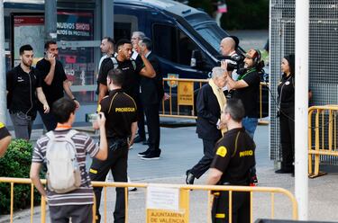 Con un alto dispositivo de seguridad, el Valencia Basket recibe al Maccabi de Tel Aviv en la tercera jornada de la Euroliga. El partido ha sido declarado de alto riesgo y habrá cerca de 700 agentes velando por la seguridad dentro y fuera del pabellón.