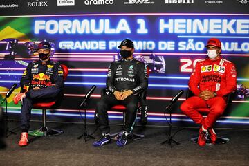 Valtteri Bottas, Max Verstappen y Carlos Sainz Jr, los tres primeros de la clasificación. 