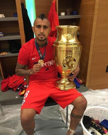 En 2016, ganó la Copa América con su selección siendo el centenario del campeonato. Chile ganó la copa dos años seguidos: 2015 y 2016.