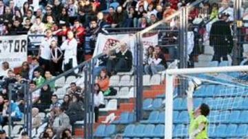 <b>GOL INOCUO. </b>Francisco, de cabeza, marca el tanto del Alicante ante los 500 seguidores del Albacete que se ubicaron en el 'Quesito'.