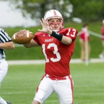 Durante su etapa como quarterback del Marist College recibió una mención como quarterback de la Conferencia.