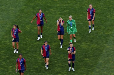 Las jugadoras del Barcelona desoladas tras terminar el partido contra el Arsenal.