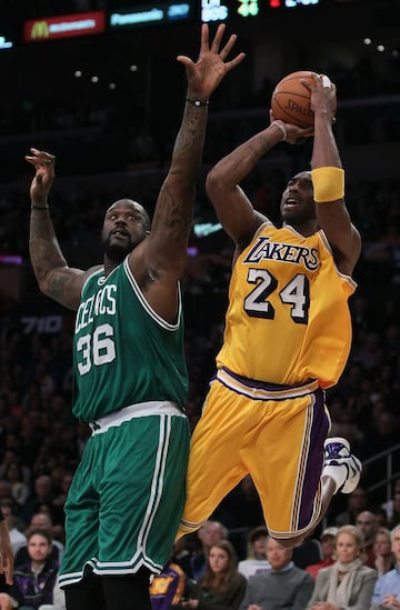 2011. Camiseta con el dorsal 24 que rinde homenaje al equipo de los Lakers de 1970.