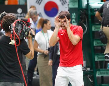 El tenista murciano ganó 6-4 y 7-6 al tenista coreano, Soonwoo Kwon, en el cuarto partido de la eliminatoria de la Copa Davis en Valencia. 