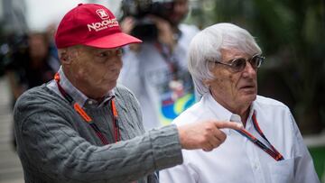 Mercedes AMG Petronas F1 Team&#039;s Austrian non-executive chairman Niki Lauda (L) speaks with Formula 1 boss Bernie Ecclestone in the pits ahead of the first practice session of the Russian Formula One Grand Prix at the Sochi Autodrom circuit on October 9, 2015. AFP PHOTO / ANDREJ ISAKOVIC