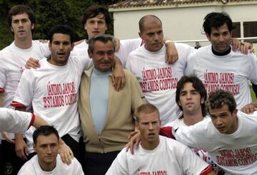 János Beke fue un futbolista húngaro que militó en el Real Valladolid durante dos temporadas, aunque la primera, 1958-59 se la pasó casi en blanco por una lesión en Segunda. Al año siguiente, ya en Primera, disputó ocho partidos y marcó un gol. La competencia con Morollón en el puesto de delantero le llevó al Cádiz, donde hizo 12 goles en 26 encuentros. Después jugó en el Albacete, antes de marcharse al fútbol holandés. Casado con una española, volvió al país como técnico y dirigió al Logroñés en la 2005-06. El 6 de julio, ya jubilado, murió con 84 años en su retiro de Torrevieja.