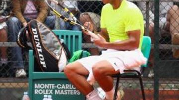 <b>EL REY DE LA ARCILLA. </b>Nadal se entrenó ayer, entre expectación.