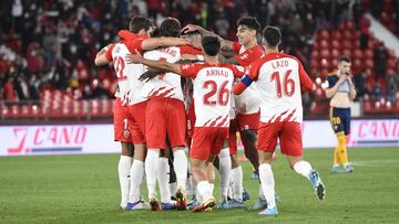El Almería celebra el gol de Sadiq ante el Mirandés.