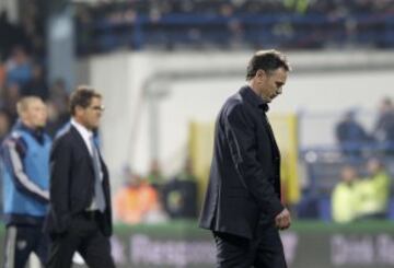El ¨¢rbitro Deniz Aytekin detuvo el encuentro por el impacto de una bengala en la cabeza del portero ruso Akinfeev. Branko Brnovic y Fabio Capello.