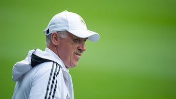 Manchester (United Kingdom), 16/05/2023.- Real Madrid's manager Carlo Ancelotti attends a training session held at the Etihad Stadium, Manchester, Britain, 16 May 2023. Real Madrid face Manchester City in a UEFA Champions League semi-finals, 2nd leg soccer match on 17 May. (Liga de Campeones, Reino Unido) EFE/EPA/PETER POWELL
