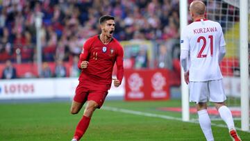 André Silva, de Portugal, celebra su gol ante Polonia.