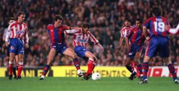 Partido de Liga entre el Barcelona-Atlético de Madrid. Popescu y Vizcaíno en uno de los mejores partidos de ambos conjuntos. El resultado final fue de empate a 3 goles.