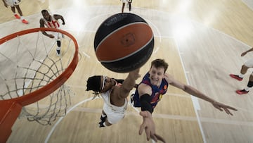 Jan Vesely y Chima Moneke.