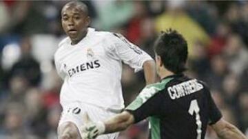 <B>EL MEJOR.</B> Robinho volvió a la titularidad y fue el mejor de su equipo contra el Betis.