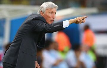 José Néstor Pékerman se fue de la Selección Colombia. El técnico argentino se va después de seis años, la clasificación a dos mundiales, descubrir nuevos talentos y figuras para el fútbol colombiano y el récord de partidos dirigidos con el equipo nacional. Acá unas imágenes para el recuerdo. ¡Gracias Profe!