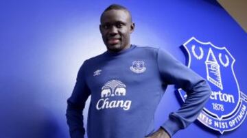 El Everton ficha al delantero Oumar Niasse procedente del Lokomotiv de Moscú. 