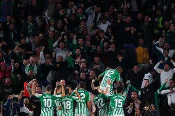 1-0. Sidnei celebró el primer gol.