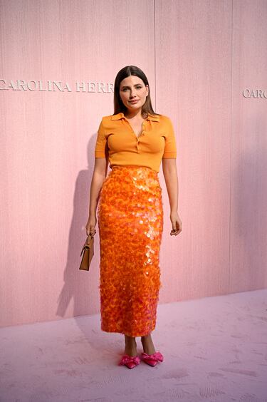 Miriam Giovanelli asiste al desfile de Carolina Herrera en la Plaza Mayor para conocer la nueva colección primavera/verano 2026.