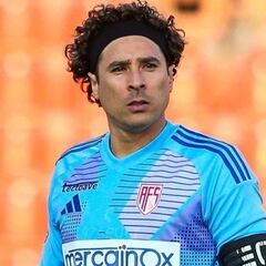 Guillermo Ochoa: Capitán y héroe en su debut con el AVS de Portugal