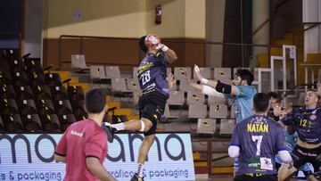 Castro guía al Puente Genil al triunfo en León ante el Ademar