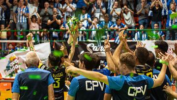 El Voltregà celebra la victoria de la Copa de Europa ante el Braga (4-5).